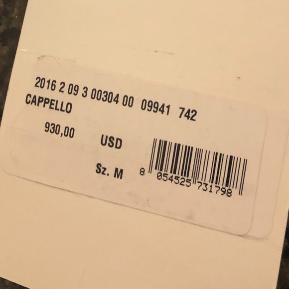 Moncler real Fur Beanie with Pom Pom - Picture 6 of 11